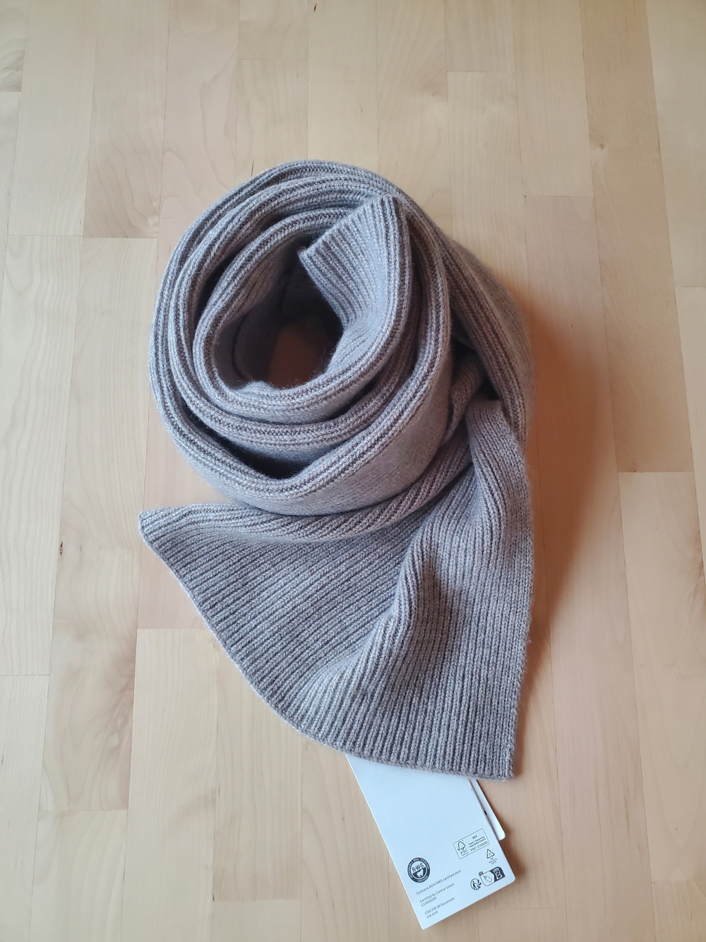 COS Ribbed Wool Cashmere Scarf - Picture 2 of 8